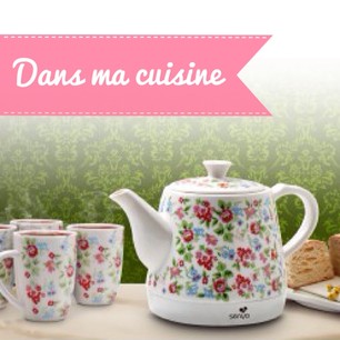 Bienvenue jolie bouilloire et ses petits mugs assortis ????