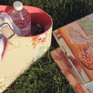 Pic nic du soir ! #pizza #biere #kids #fun #holidays #happylife #jardin